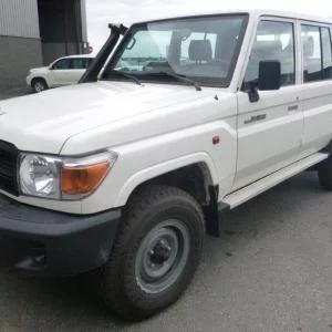 Toyota-Land-cruiser-79-double-cabin-4.2L-Diesel-Manual